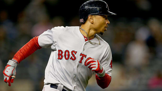 mookie-betts-red-sox.jpg